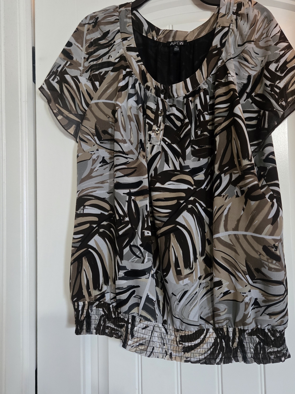 Apt. 9 Brown, Black & White Abstract Leaf-Print Short Sleeve Blouse